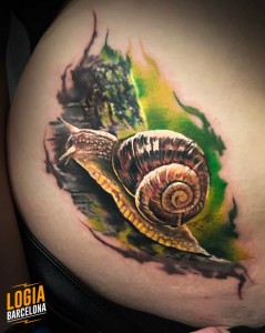 tatuaje_vientre_caracol_logia_barcelona_angel_de_mayo 